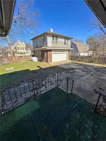 318 E Locust Street, Independence, KS 67301