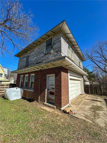 318 E Locust Street, Independence, KS 67301