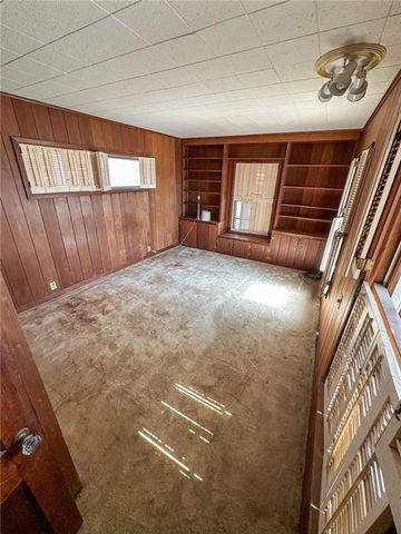 318 E Locust Street, Independence, KS 67301