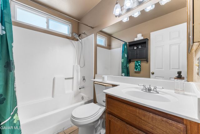 44200 Gillan Avenue, Lancaster, CA 93535