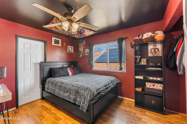 44200 Gillan Avenue, Lancaster, CA 93535