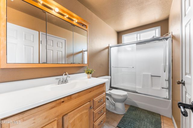 44200 Gillan Avenue, Lancaster, CA 93535