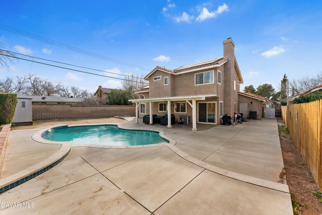 44200 Gillan Avenue, Lancaster, CA 93535