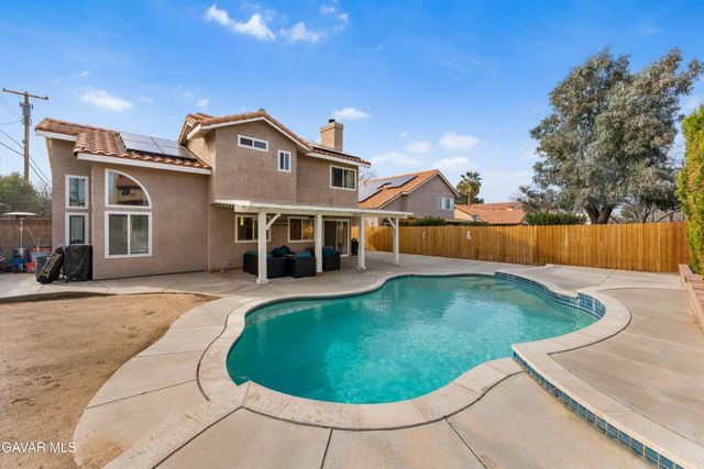 44200 Gillan Avenue, Lancaster, CA 93535