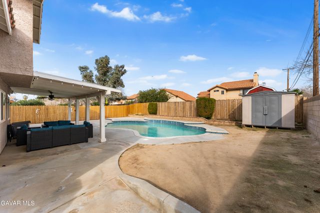 44200 Gillan Avenue, Lancaster, CA 93535