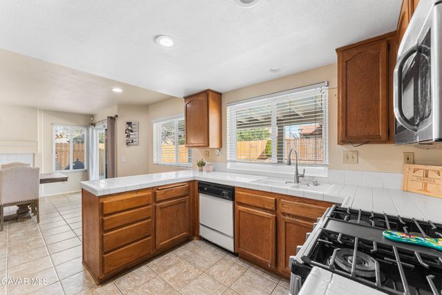 44200 Gillan Avenue, Lancaster, CA 93535