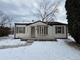 17204 Park Lane, Fraser, MI 48026