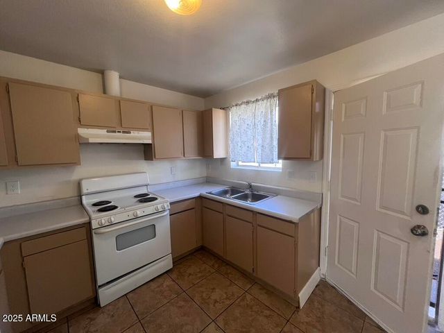 2549 E CHIPMAN Road 2, Phoenix, AZ 85040