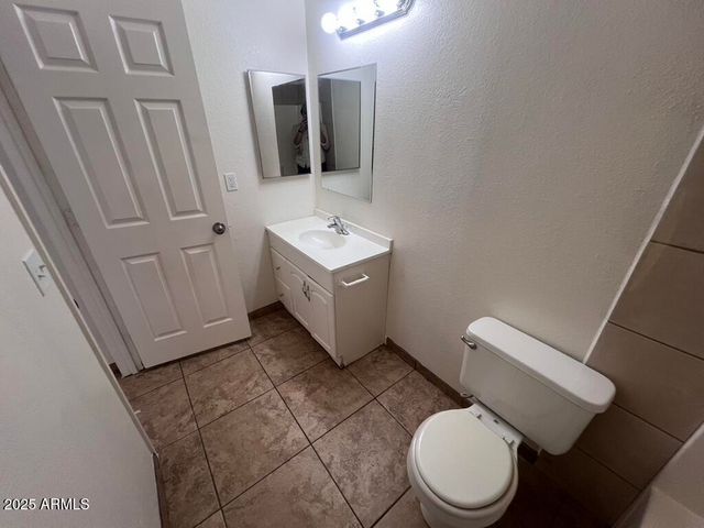 2549 E CHIPMAN Road 2, Phoenix, AZ 85040