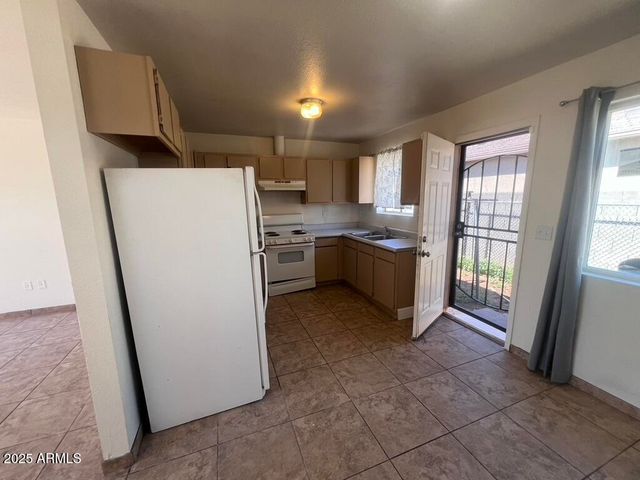 2549 E CHIPMAN Road 2, Phoenix, AZ 85040