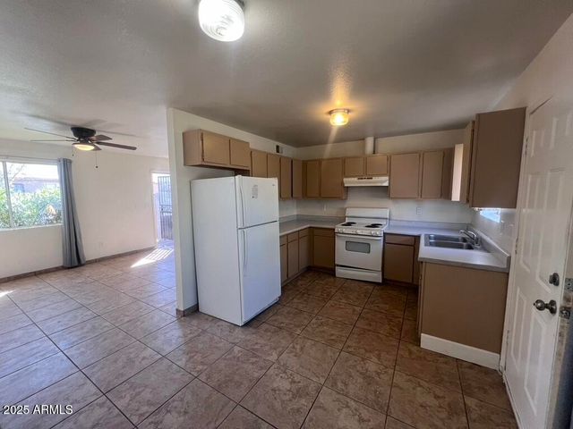 2549 E CHIPMAN Road 2, Phoenix, AZ 85040