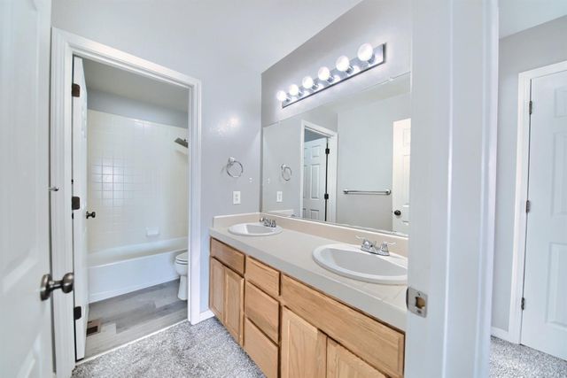 1176 Junction Dr, Manteca, CA 95337