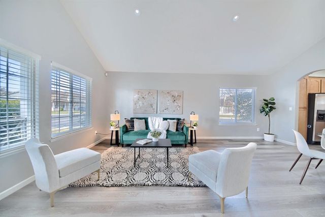 1176 Junction Dr, Manteca, CA 95337