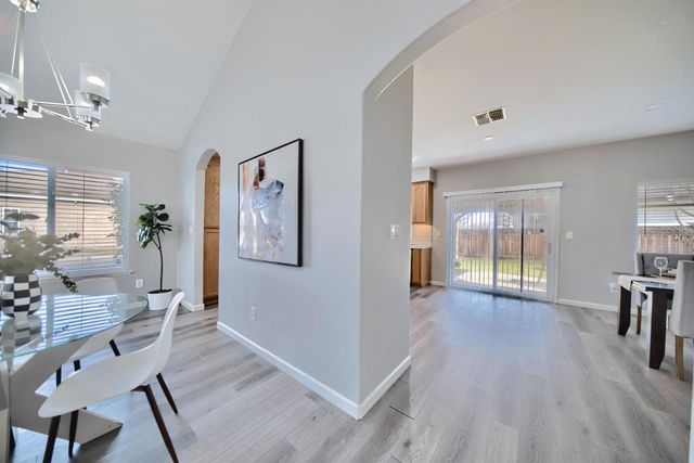 1176 Junction Dr, Manteca, CA 95337