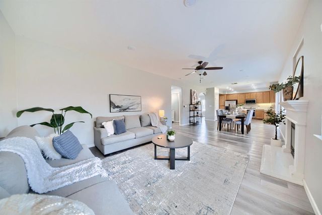 1176 Junction Dr, Manteca, CA 95337