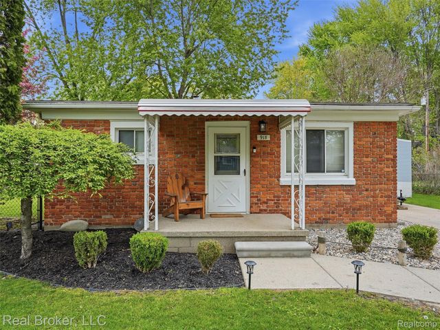 918 Columbia Street, Algonac, MI 48001