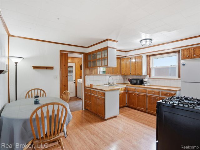 918 Columbia Street, Algonac, MI 48001