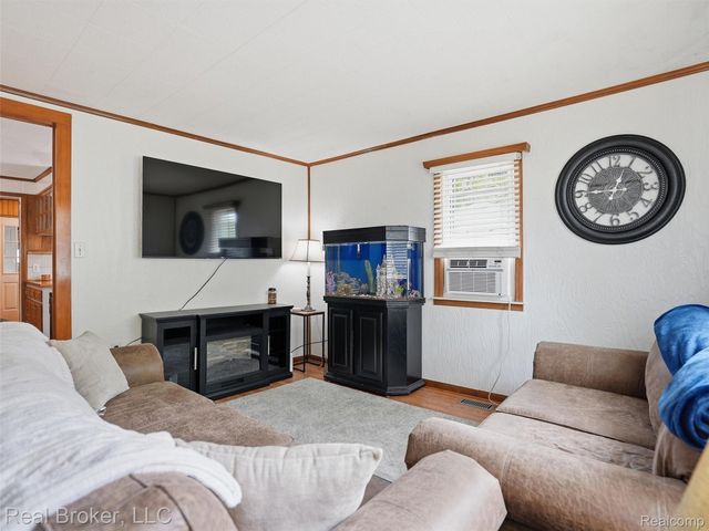918 Columbia Street, Algonac, MI 48001