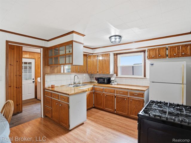 918 Columbia Street, Algonac, MI 48001