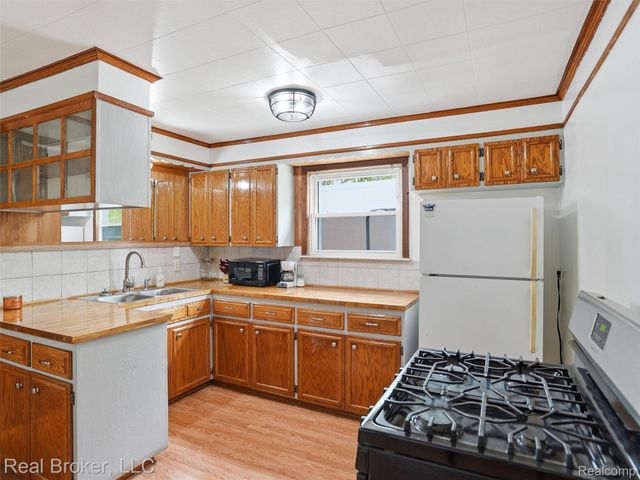 918 Columbia Street, Algonac, MI 48001