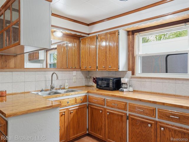 918 Columbia Street, Algonac, MI 48001