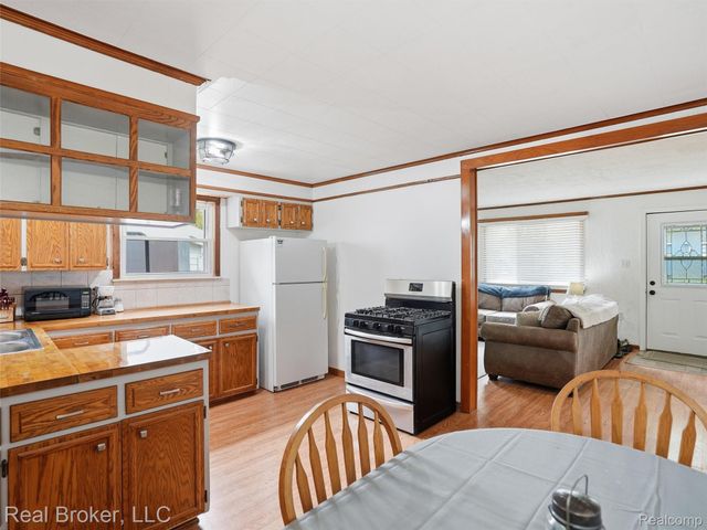 918 Columbia Street, Algonac, MI 48001
