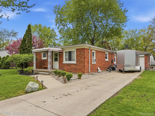 918 Columbia Street, Algonac, MI 48001