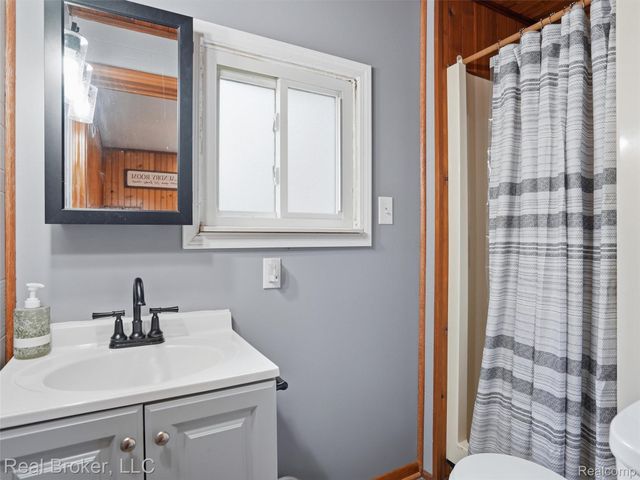918 Columbia Street, Algonac, MI 48001