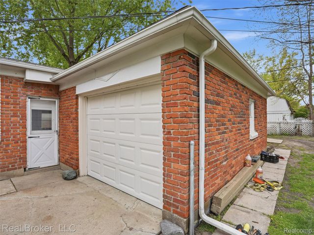 918 Columbia Street, Algonac, MI 48001