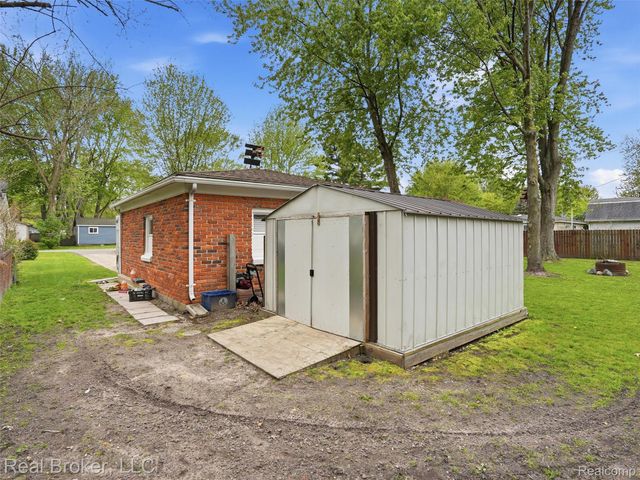 918 Columbia Street, Algonac, MI 48001