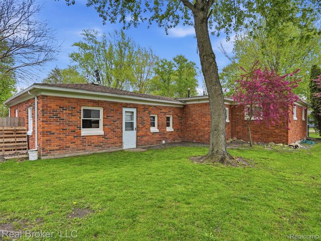 918 Columbia Street, Algonac, MI 48001
