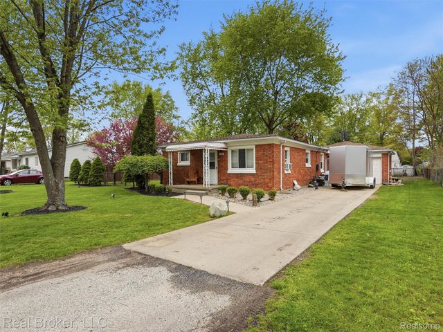 918 Columbia Street, Algonac, MI 48001