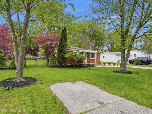 918 Columbia Street, Algonac, MI 48001