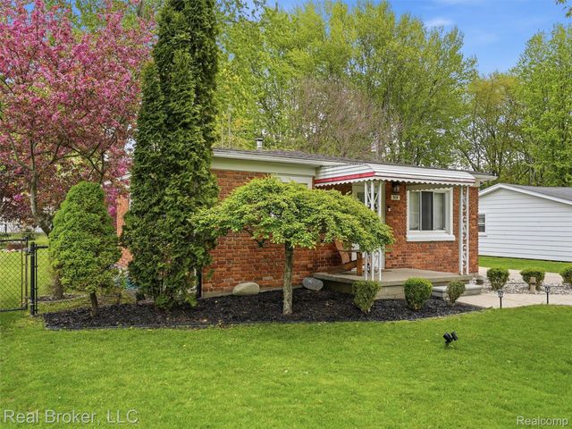 918 Columbia Street, Algonac, MI 48001
