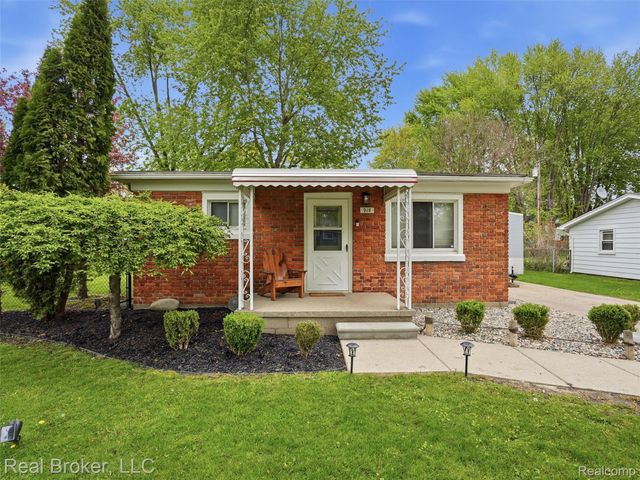 918 Columbia Street, Algonac, MI 48001