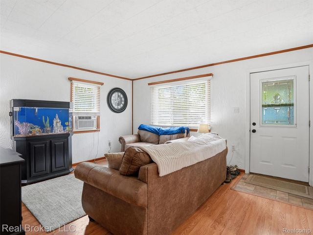 918 Columbia Street, Algonac, MI 48001