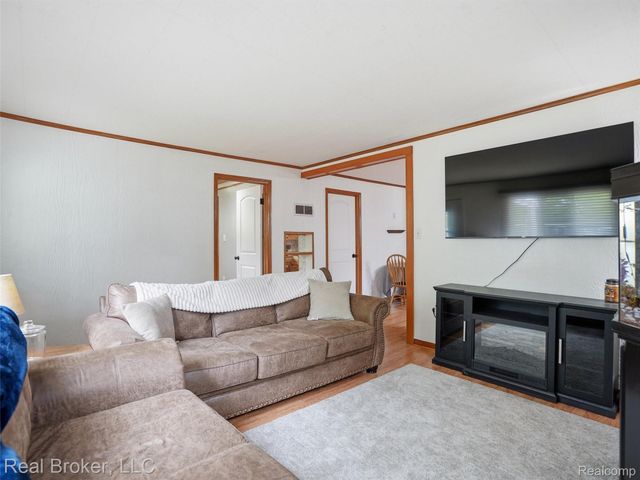 918 Columbia Street, Algonac, MI 48001