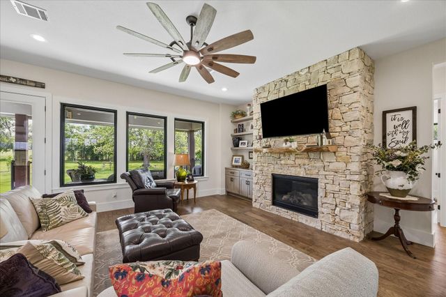 10493 Fm 1371, Chappell Hill, TX 77426