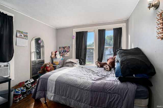 127 E Victoria Street, South Bend, IN 46613
