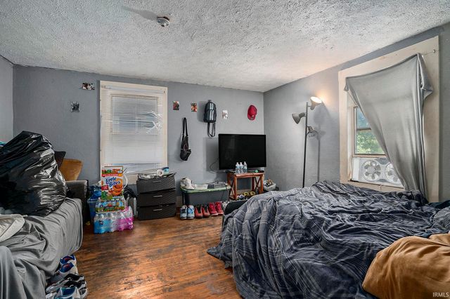 127 E Victoria Street, South Bend, IN 46613