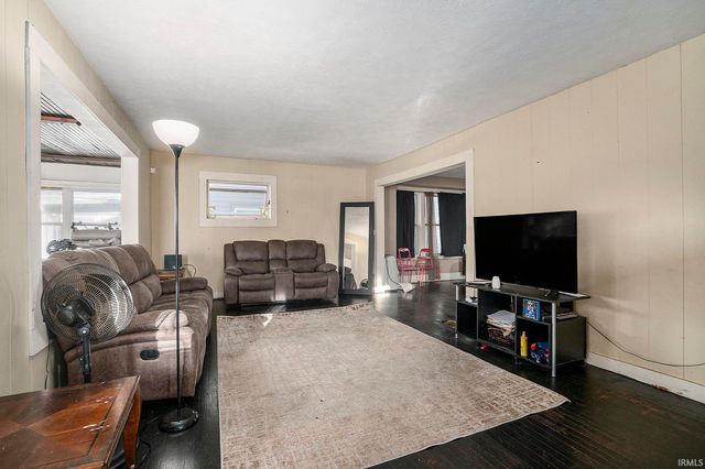 127 E Victoria Street, South Bend, IN 46613