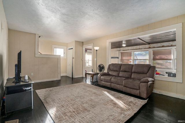 127 E Victoria Street, South Bend, IN 46613