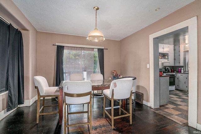 127 E Victoria Street, South Bend, IN 46613