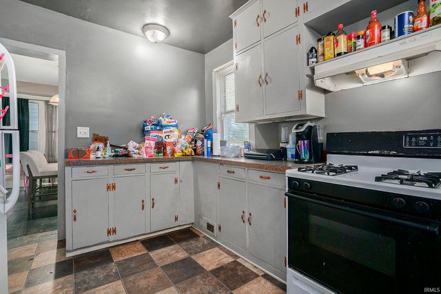 127 E Victoria Street, South Bend, IN 46613