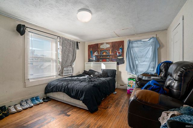 127 E Victoria Street, South Bend, IN 46613