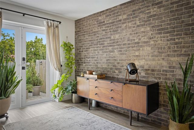 565 South Dr, Miami Springs, FL 33166