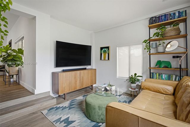 565 South Dr, Miami Springs, FL 33166