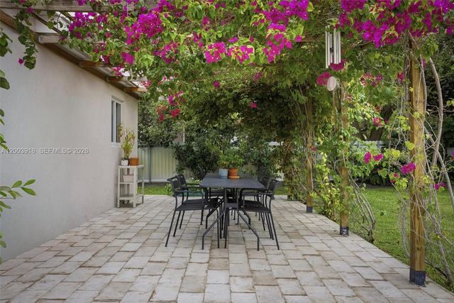 565 South Dr, Miami Springs, FL 33166