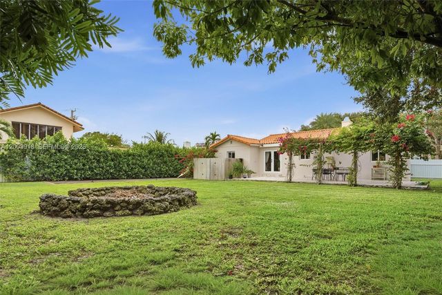 565 South Dr, Miami Springs, FL 33166