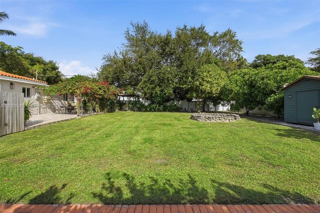 565 South Dr, Miami Springs, FL 33166